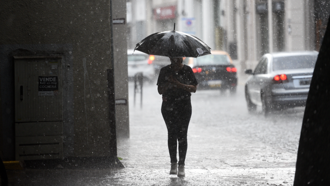 Mapa del pronóstico del tiempo mostrando alerta amarillo en la región de Rosario, provincia de Santa Fe