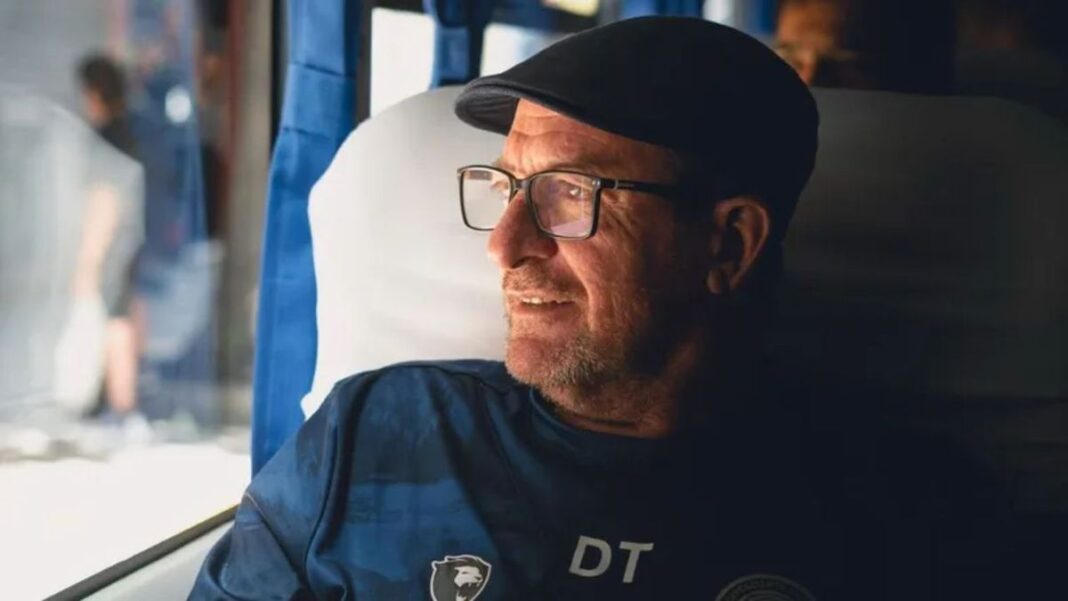 Alfredo Berti, director técnico de Independiente Rivadavia, durante un partido.
