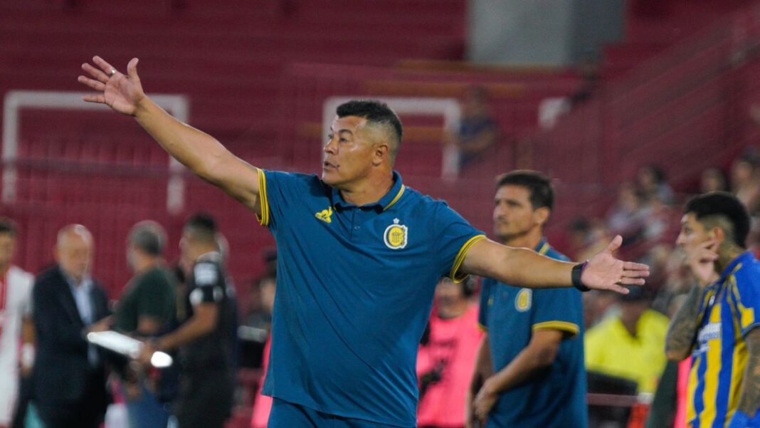 Jorge Almirón, director técnico de Central Córdoba, en conferencia de prensa.