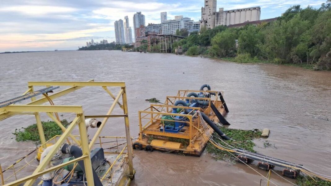 Operarios de Assa trabajando en la Planta Potabilizadora Rosario