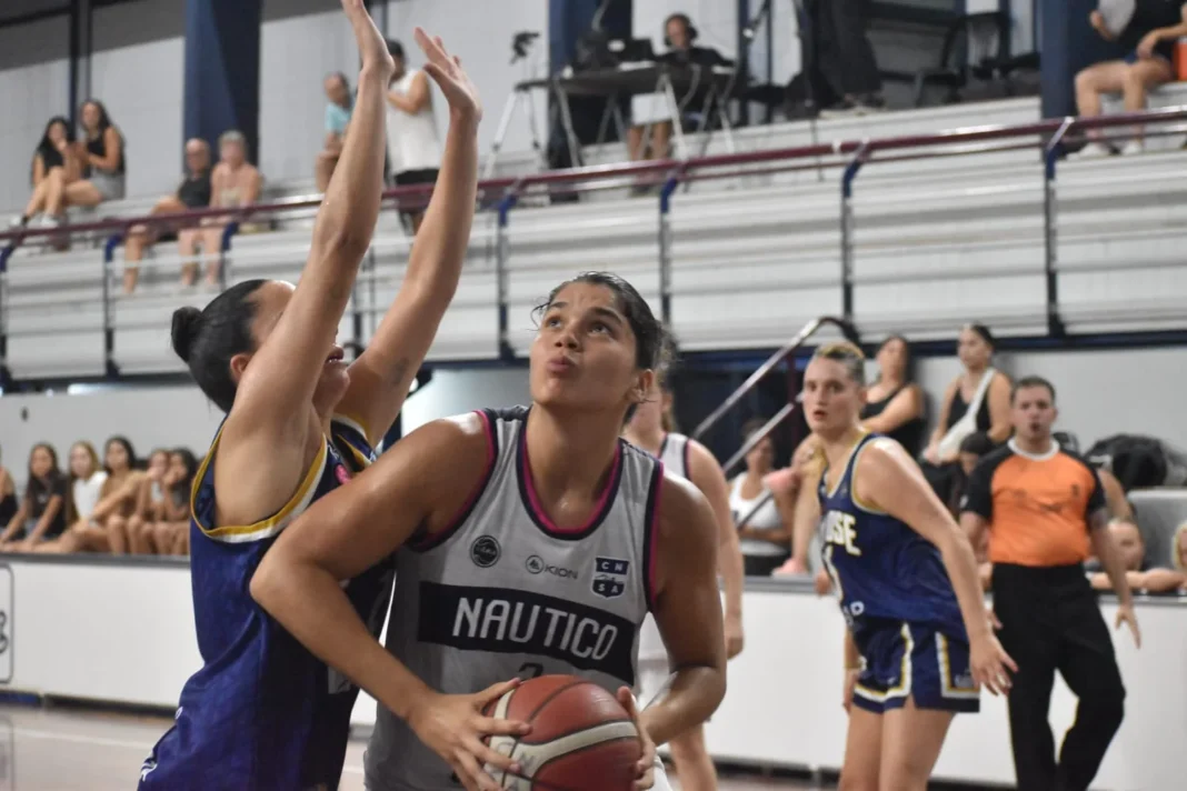 Isabella Boullón, jugadora de Náutico, durante un partido de la Liga Femenina.