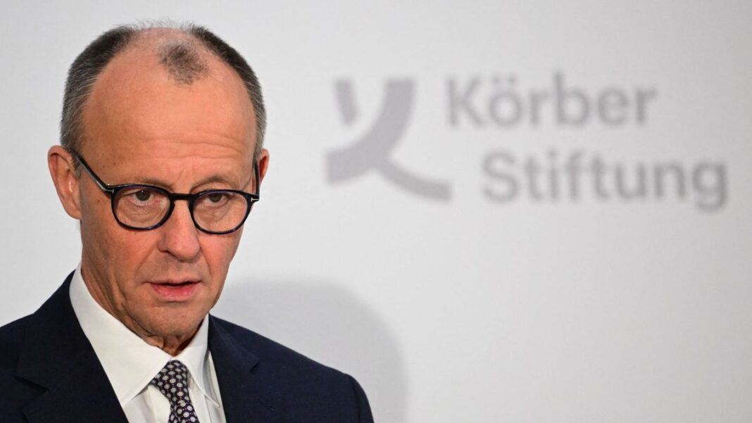 Canciller alemán Friedrich Merz durante una charla con estudiantes