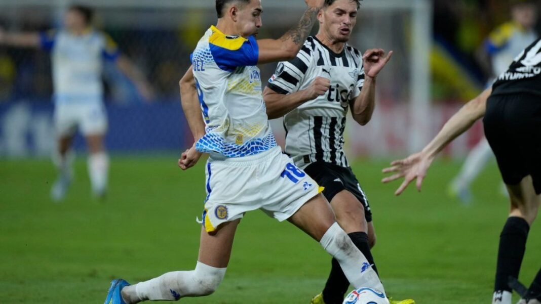 Jugadores de Rosario Central en entrenamiento previo al partido ante Sarmiento