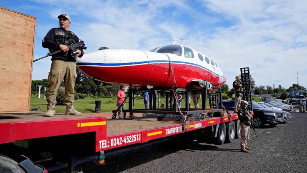 Avioneta Cessna 402 A en conflicto judicial por subasta de bienes decomisados en Santa Fe