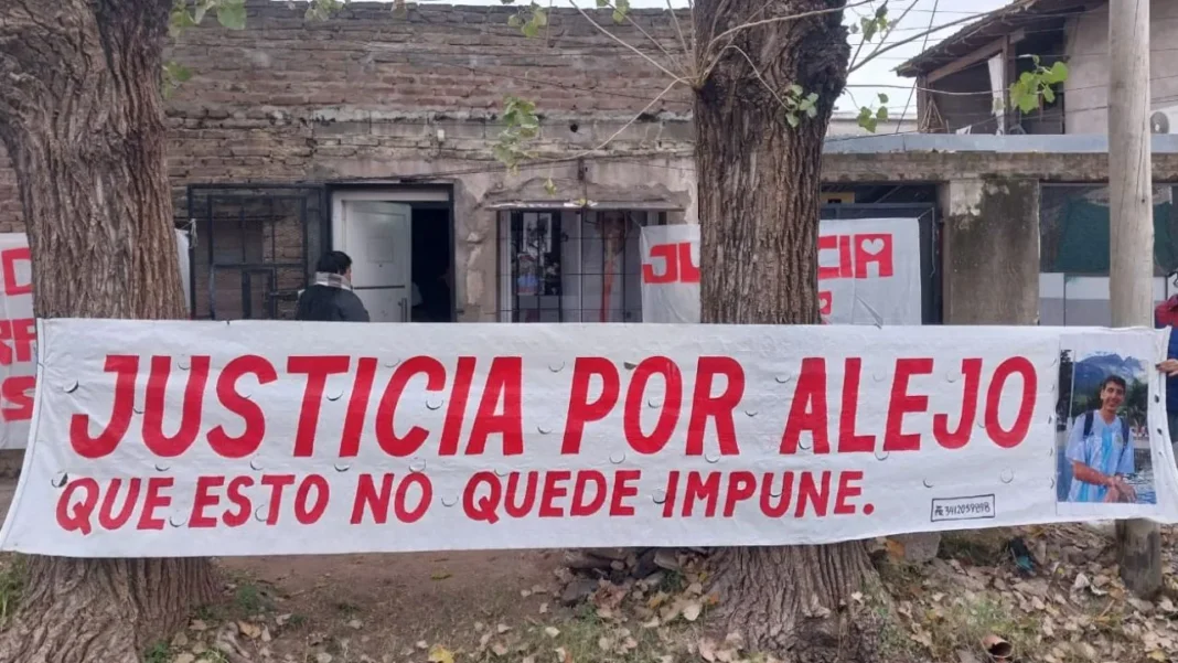 Cartel de convocatoria a marcha por Alejo Riveros