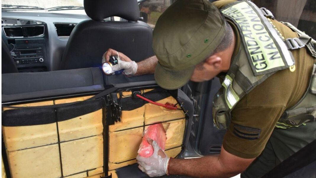 Operativo de Gendarmería Nacional en ruta con vehículo intervenido