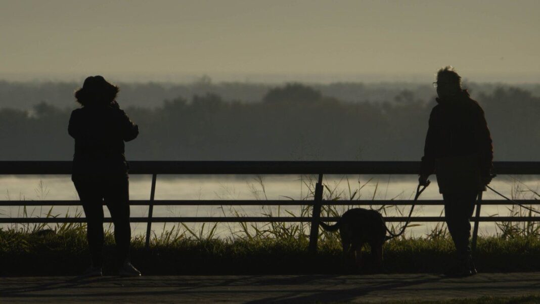 Cielo parcialmente nublado sobre la ciudad de Rosario