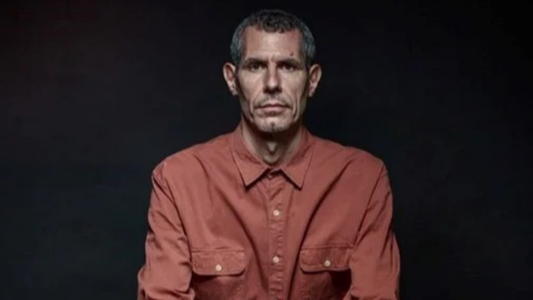 Gustavo Telesmanich, baterista y compositor, durante una presentación en vivo.