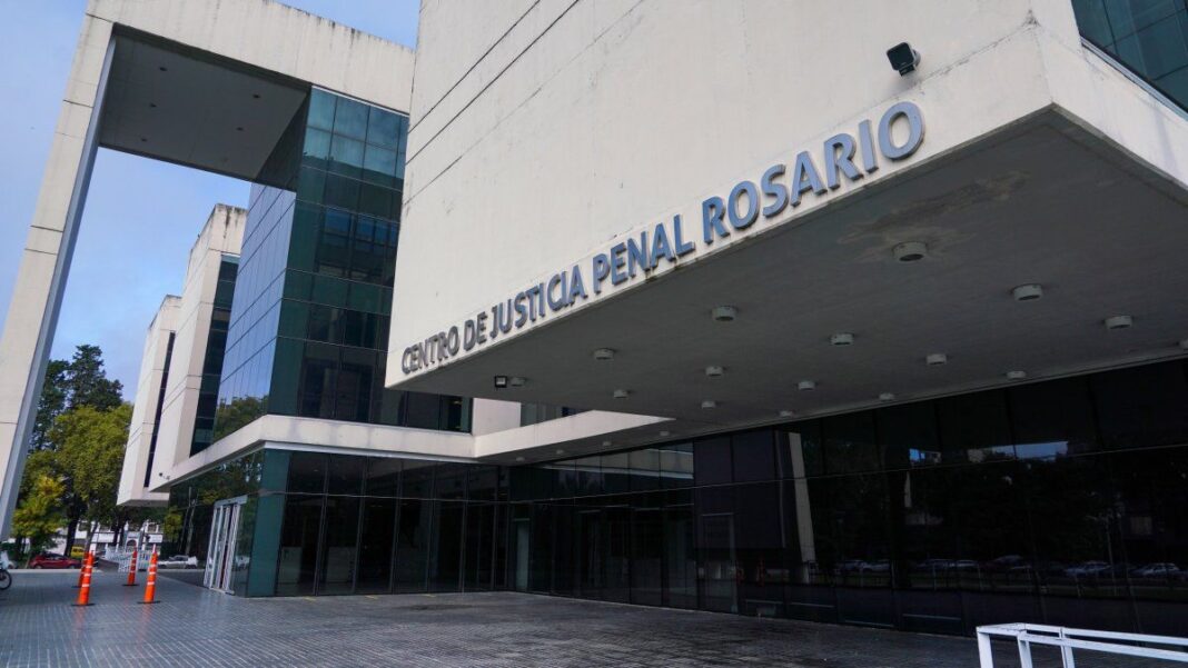 Edificio del Centro de Justicia Penal en Rosario, lugar donde el acusado se entregó.