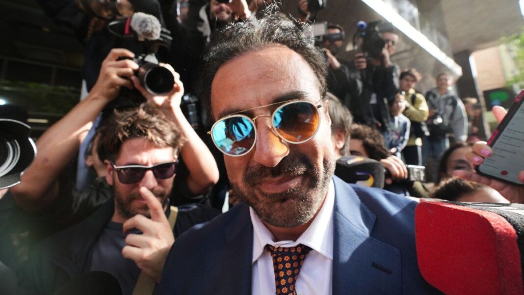 Leopoldo Luque, neurocirujano acusado en el juicio por la muerte de Diego Maradona, declarando ante el tribunal.