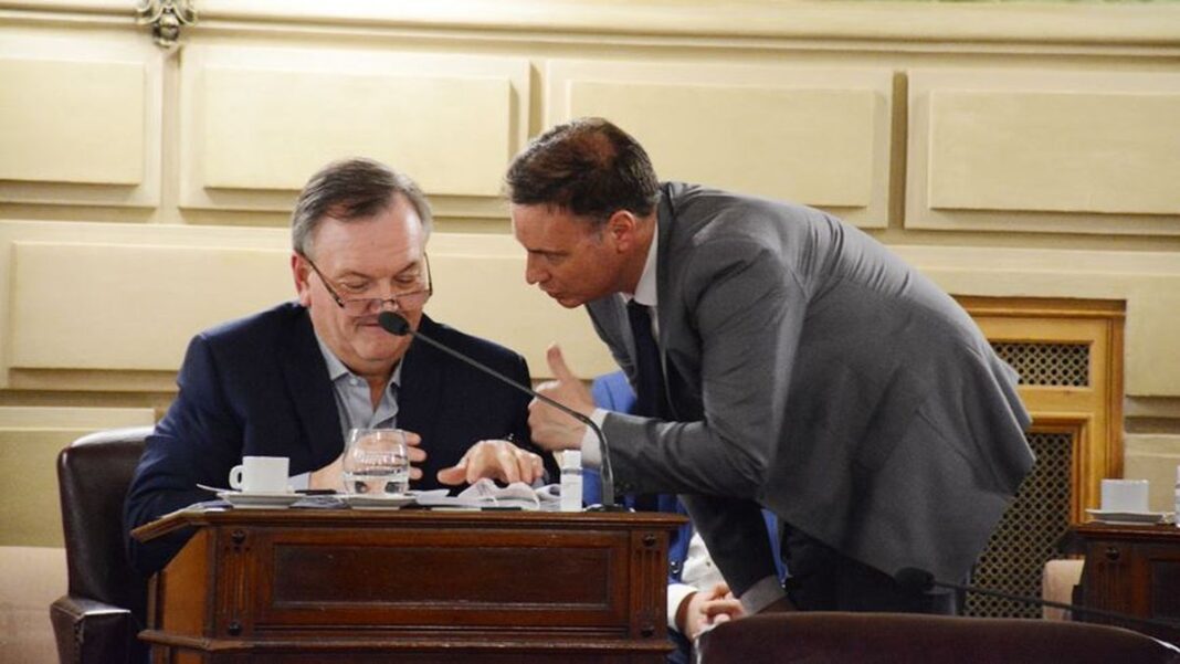 Senador Felipe Michlig y ministro Lisandro Enrico, protagonistas de un cruce en el Senado de Santa Fe.