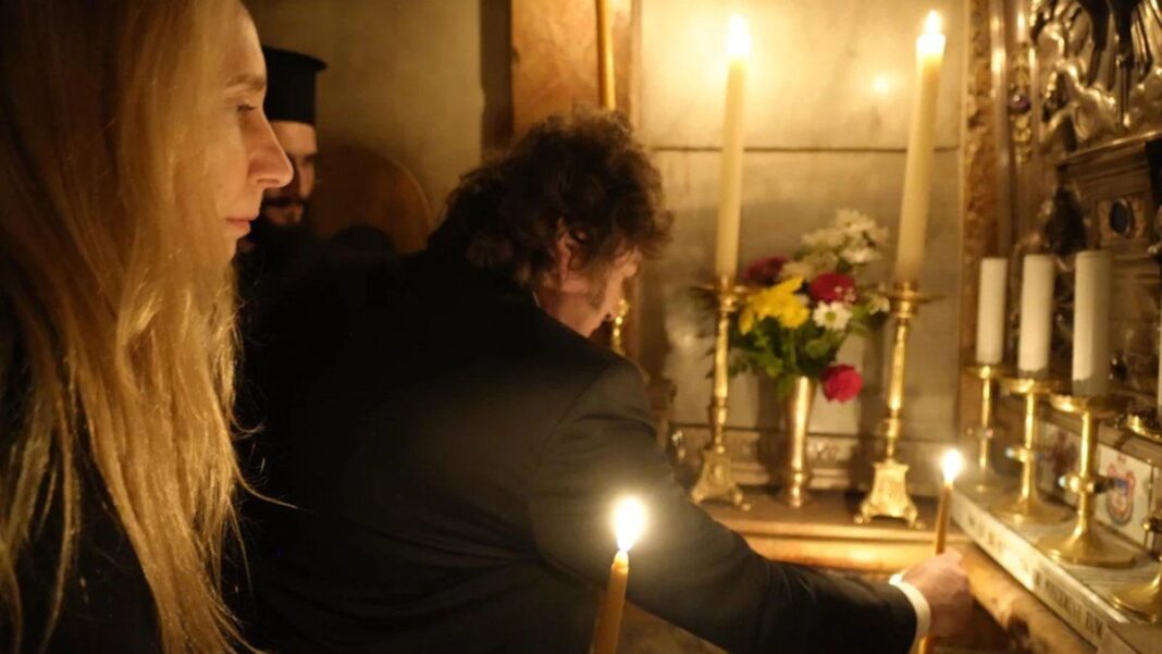 El presidente Javier Milei rinde homenaje al Papa Francisco en Jerusalén.