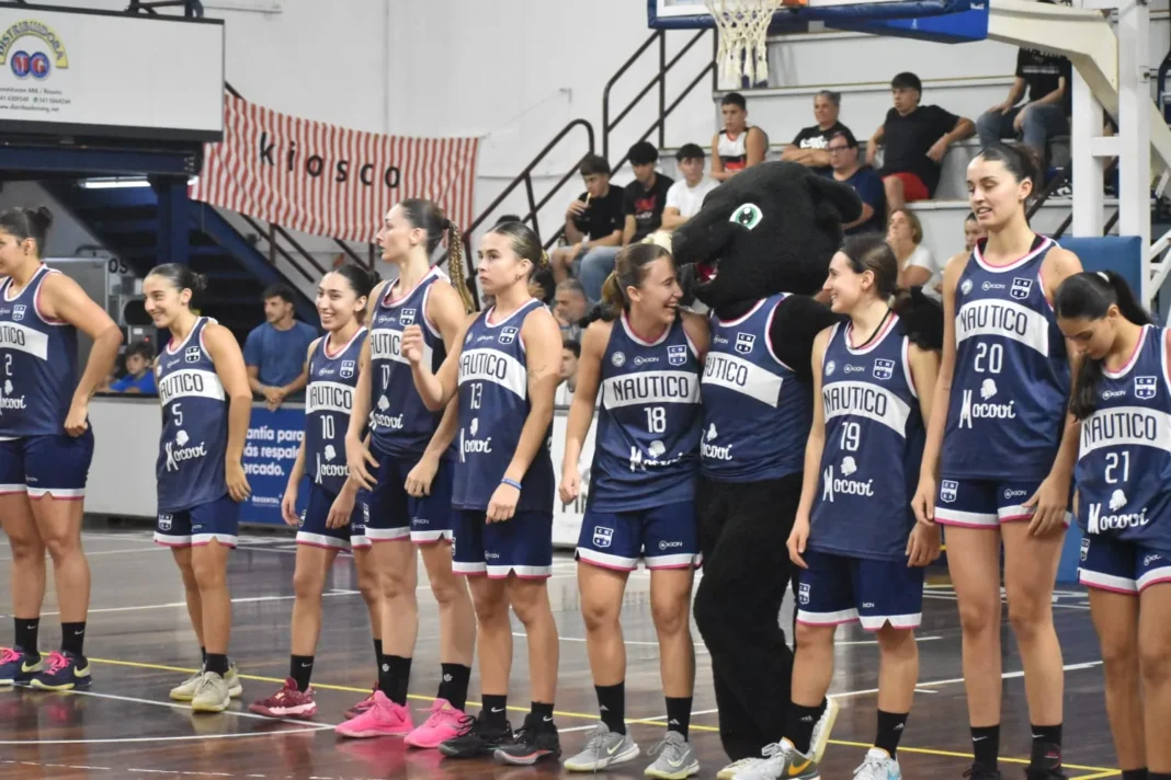 Jugadoras de Náutico Sportivo Avellaneda en partido de la Liga Femenina de básquet