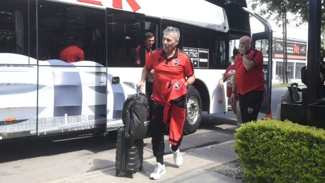 Delegación de Newell's Old Boys arribando a Santiago del Estero