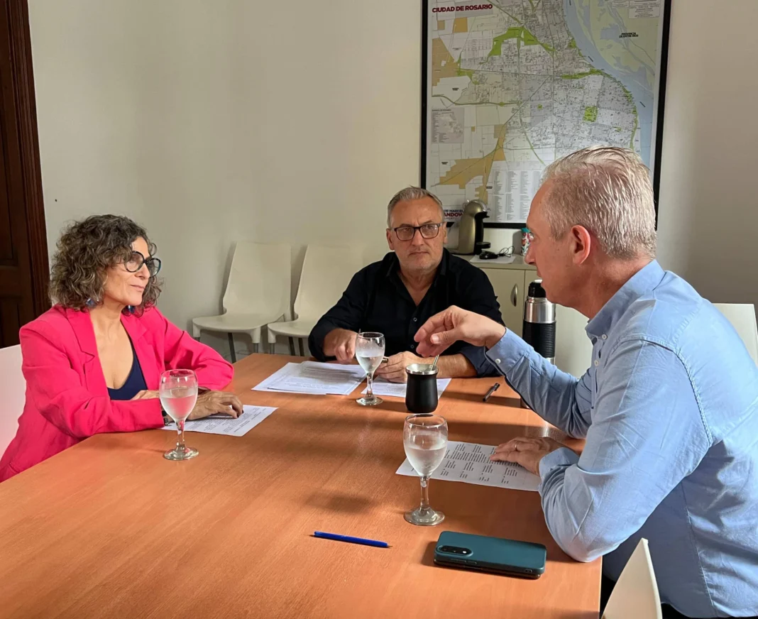 Concejala Norma López en reunión de trabajo con legisladores Marcelo Lewandowski y Miguel Rabbia.