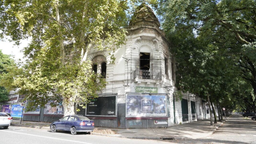Fachada de la histórica casona de los hermanos Jewell en la esquina de Crespo y Córdoba, Rosario.