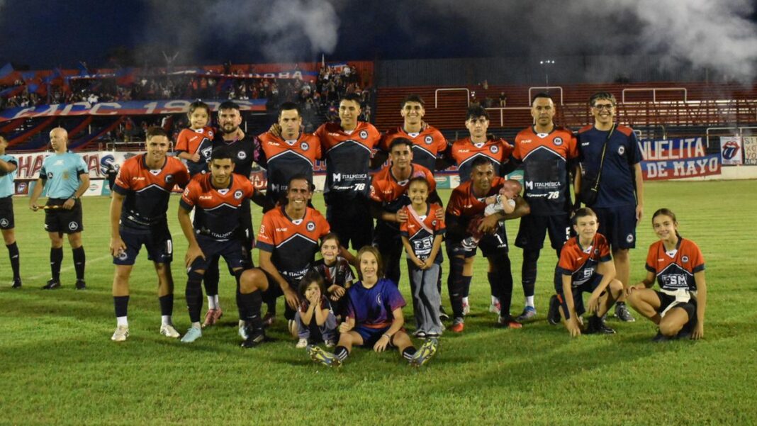 Escudos de Central Córdoba, Argentino y Leones FC, equipos de Santa Fe en la Primera C
