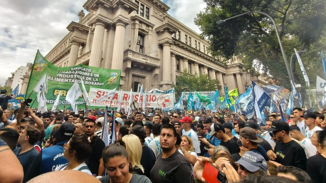 Manifestación de gremios en Rosario el 1° de Mayo