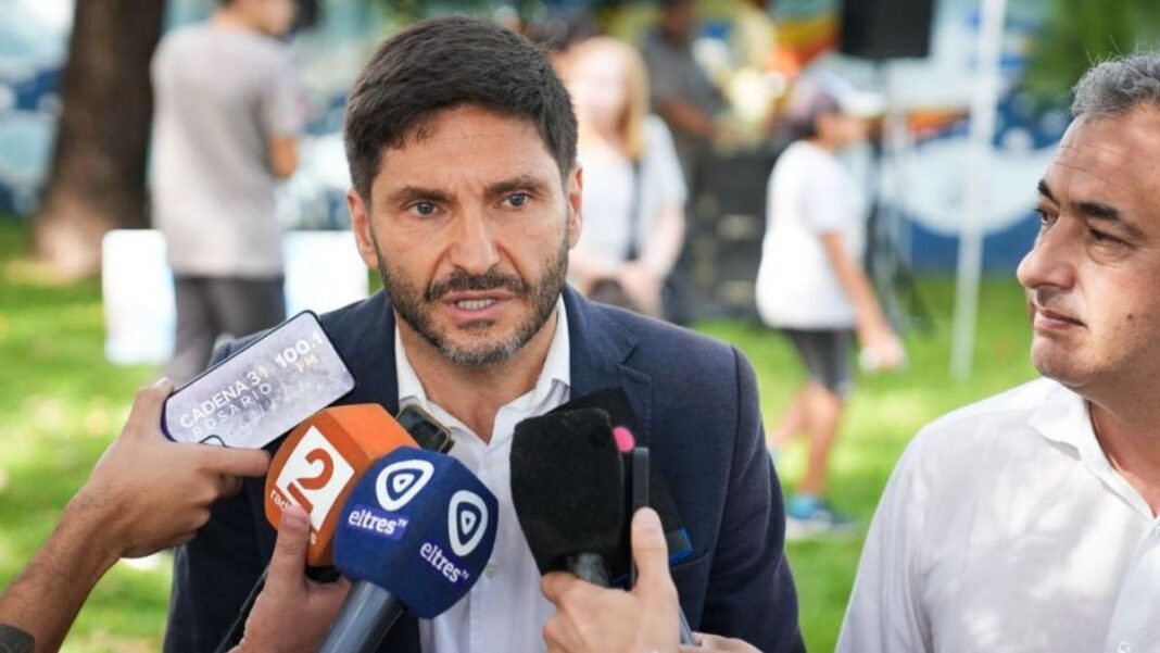 Gobernador Maximiliano Pullaro durante declaraciones sobre la ruta A012.