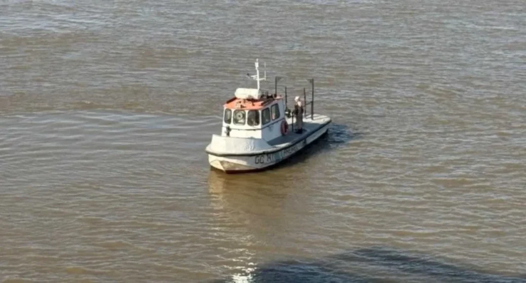 Operativo de rescate en el río Paraná, zona del Club Naútico Avellaneda, Santa Fe