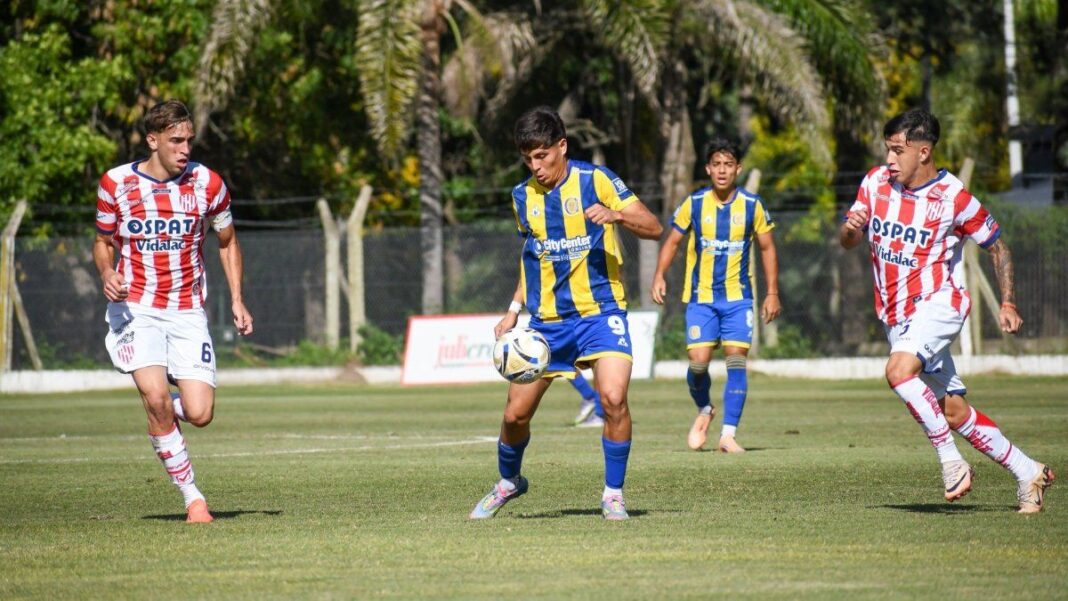 Jugadores de la reserva de Central en el partido contra Unión