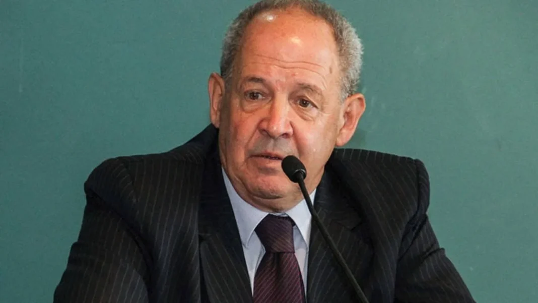 Ricardo Gil Iribarne durante una disertación sobre lavado de activos.