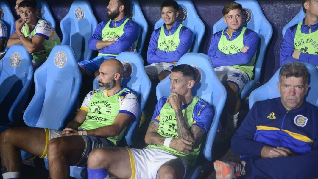 Plantel de Rosario Central durante un entrenamiento previo al partido.
