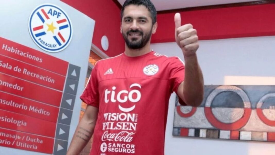 Santiago 'Sasá' Salcedo con la camiseta de Newell's Old Boys