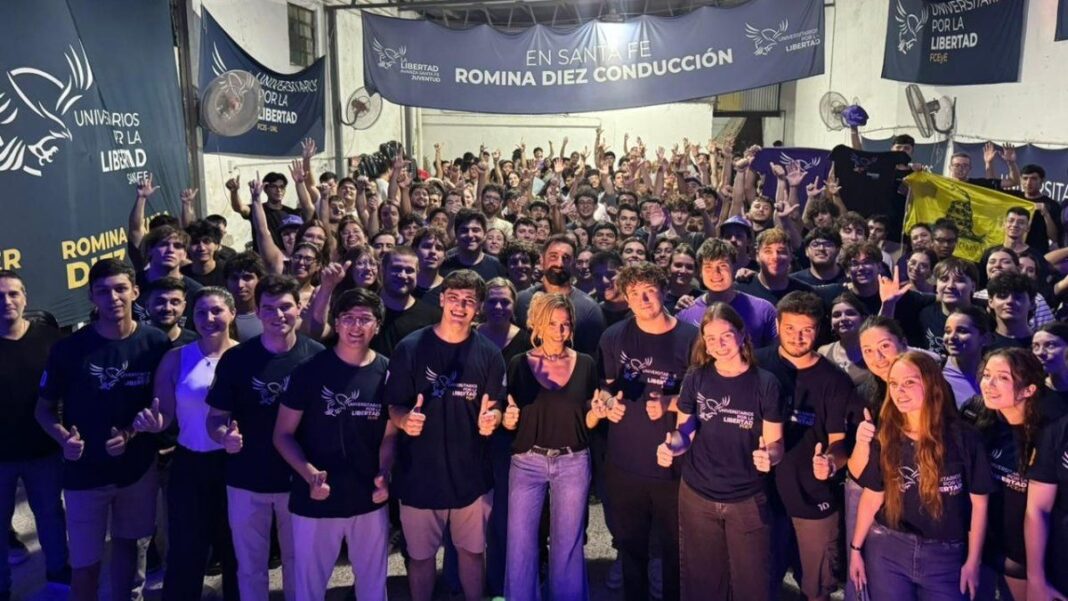 Logotipo de la Universidad Nacional de Rosario (UNR) en un entorno universitario