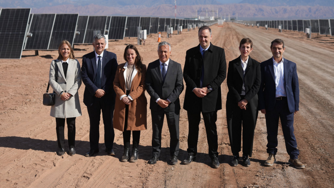 Inauguración del Parque Solar El Quemado en Mendoza con Manuel Adorni y Alfredo Cornejo