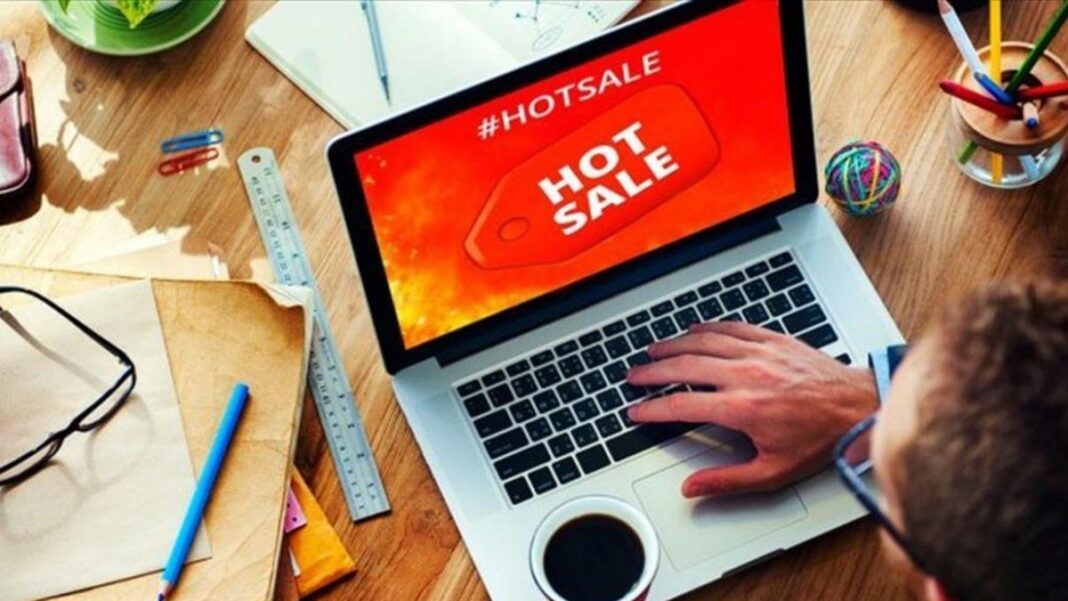Persona comprando online en el Hot Sale 2026 con inteligencia artificial