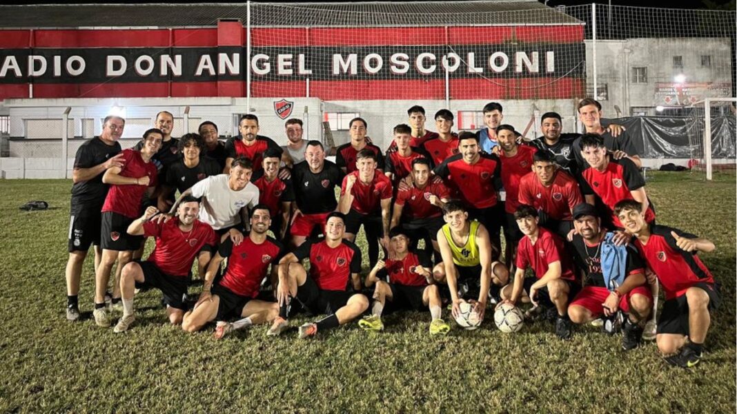 Escudo del Club Atlético Unión de Álvarez en su 105 aniversario